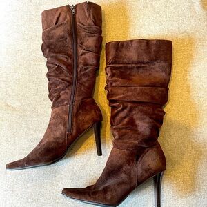 90s vintage White Mountain Chocolate Heeled Boots